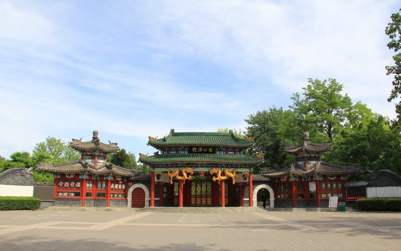 龙潭公园喀斯特山水